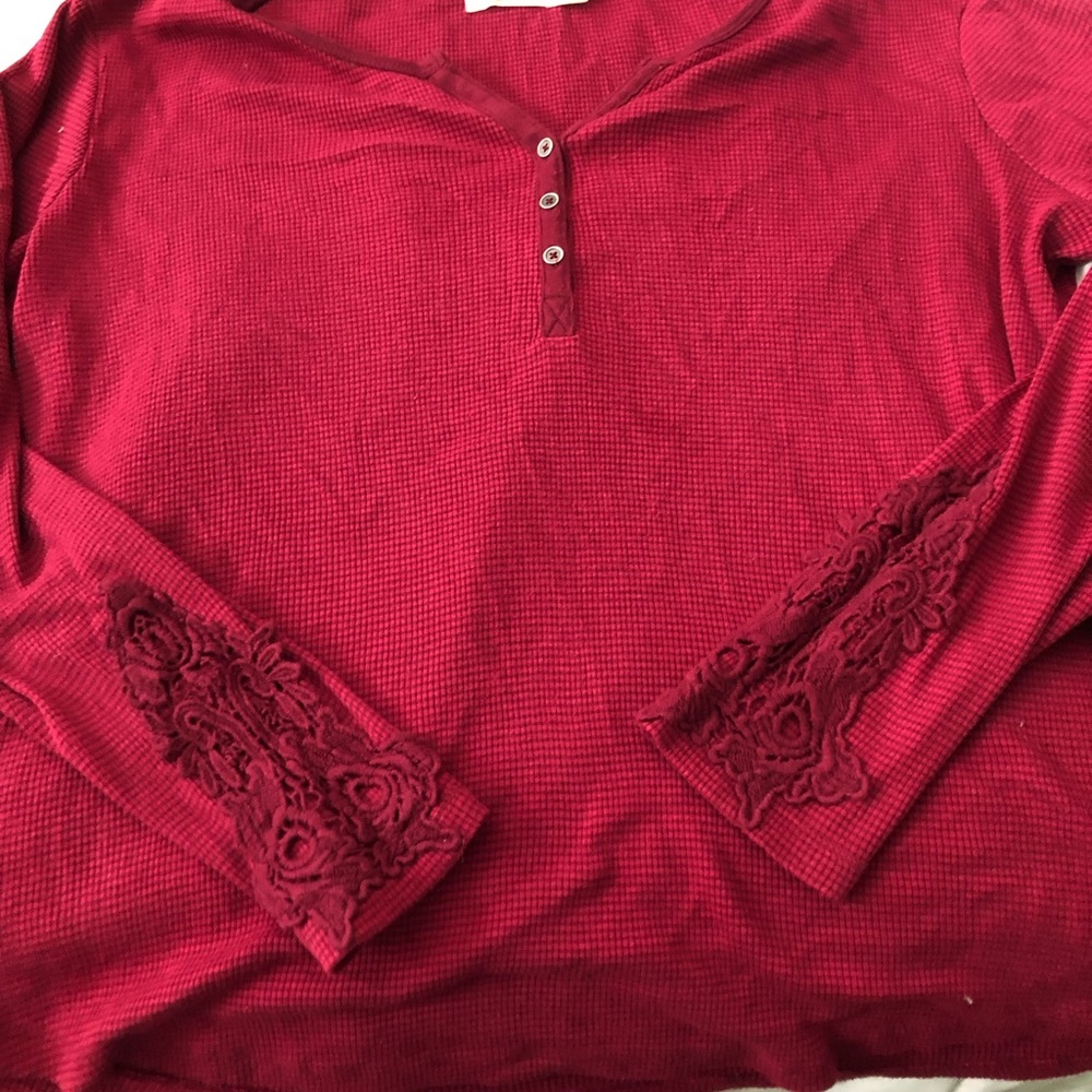Red thermal tee with lace detail size xxl